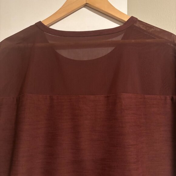 Old Navy Active Breathe on Loose Mesh Go Dry workout cropped top SZ: Large - Picture 9 of 10